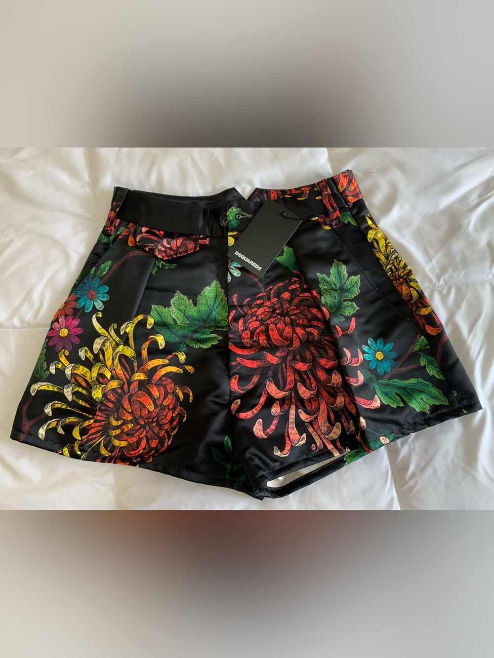 New DSQUARED2 Shorts Size 38